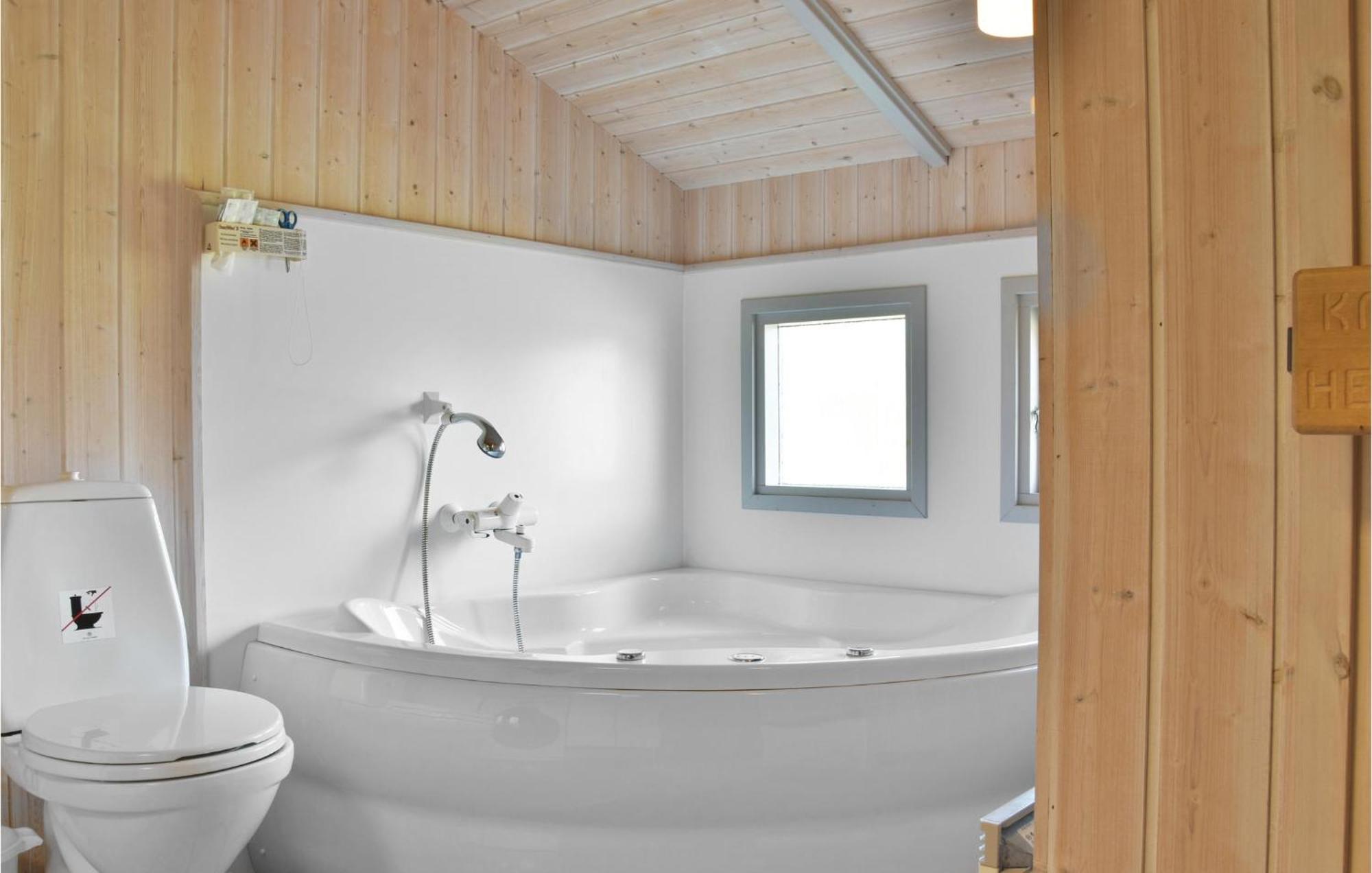 3 Bedroom Awesome Home In Hvide Sande Extérieur photo