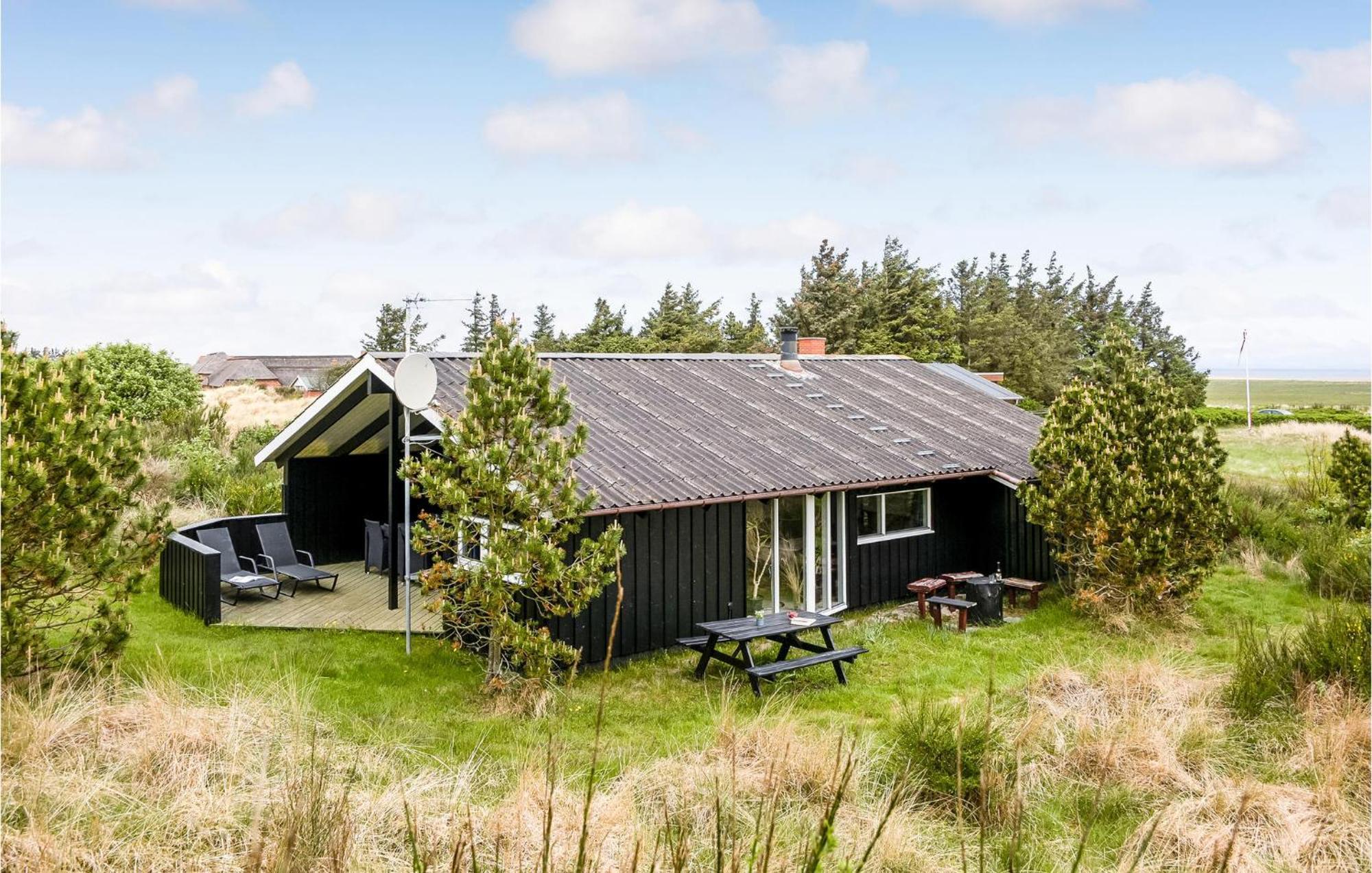 3 Bedroom Awesome Home In Hvide Sande Extérieur photo