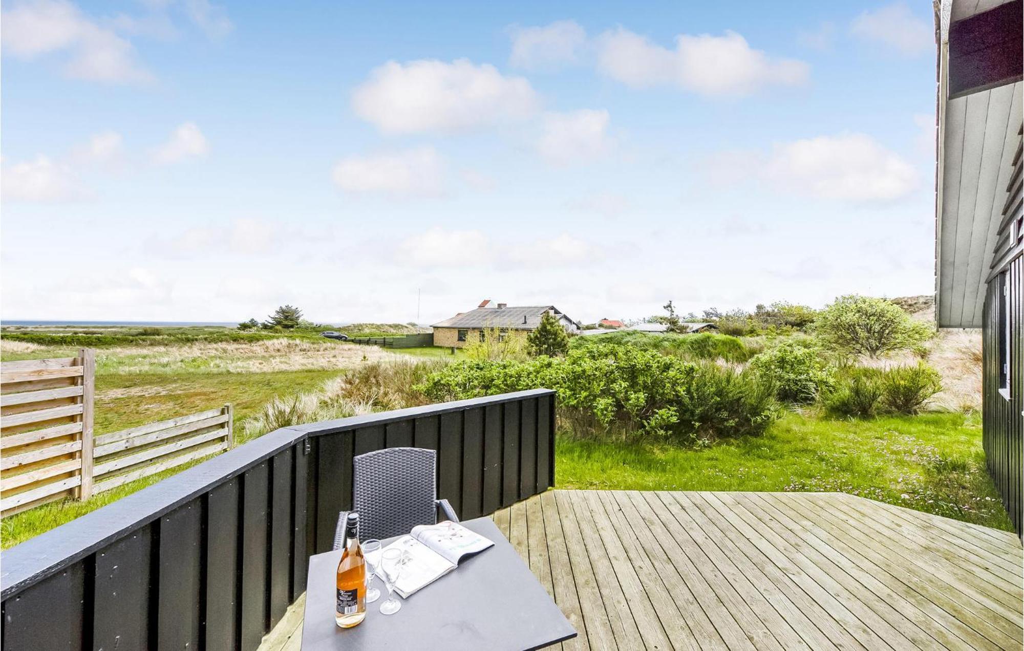 3 Bedroom Awesome Home In Hvide Sande Extérieur photo