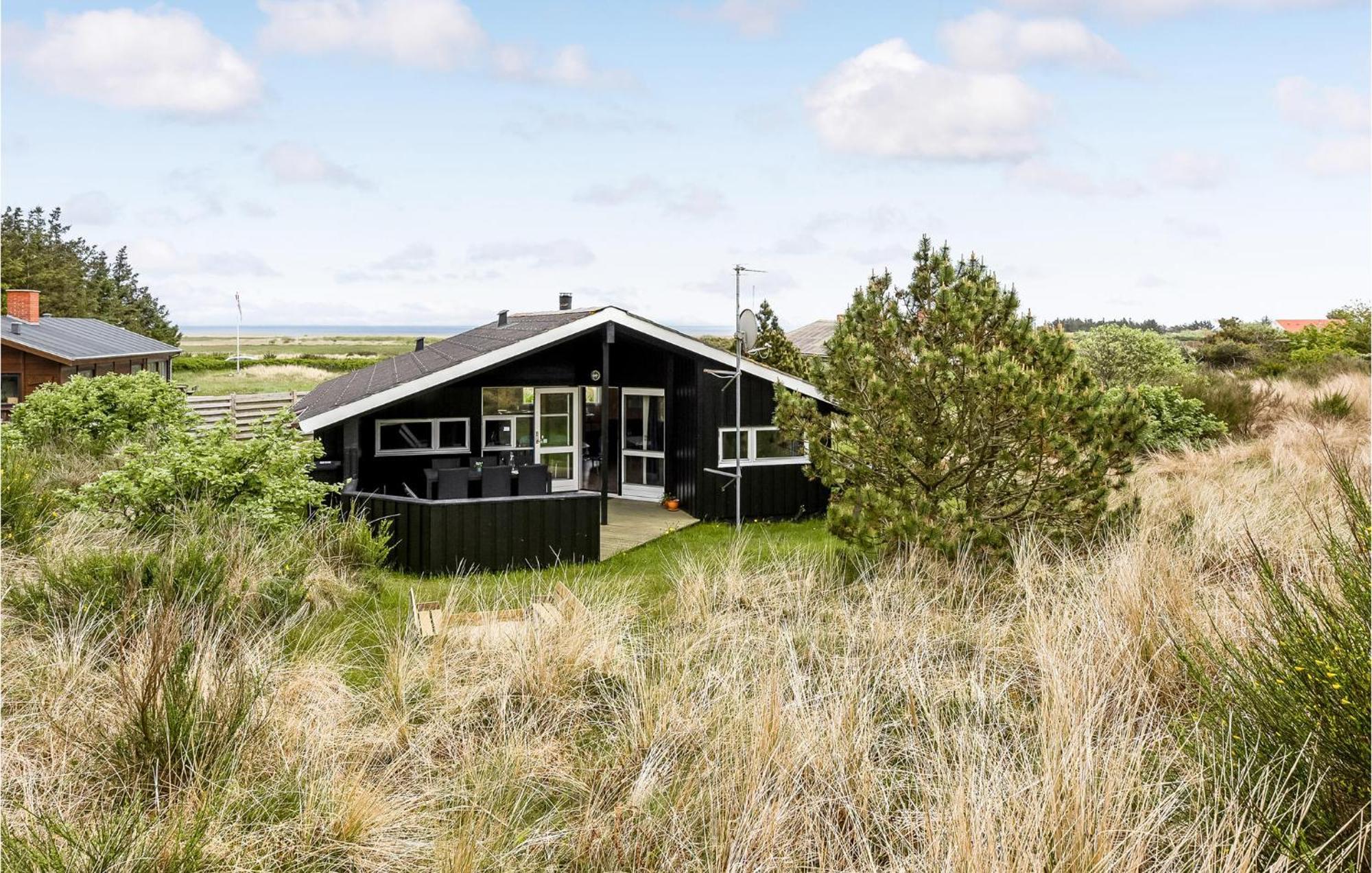 3 Bedroom Awesome Home In Hvide Sande Extérieur photo